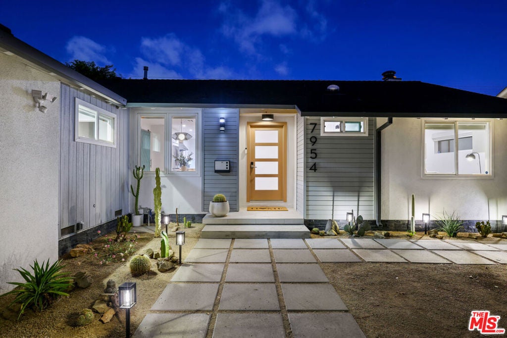 7954 Loma Verde Avenue