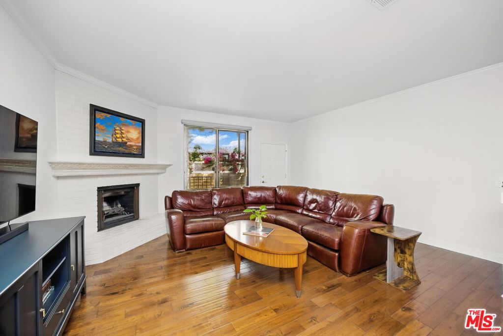 10229 Variel Avenue 2