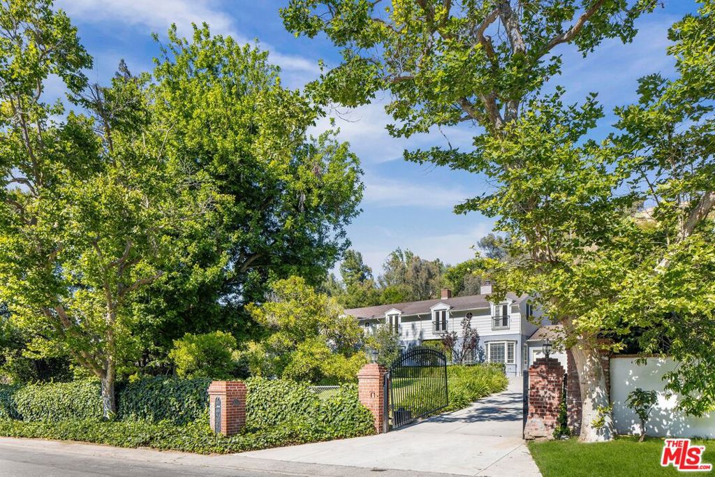 Properties 1 3734 Longridge Avenue