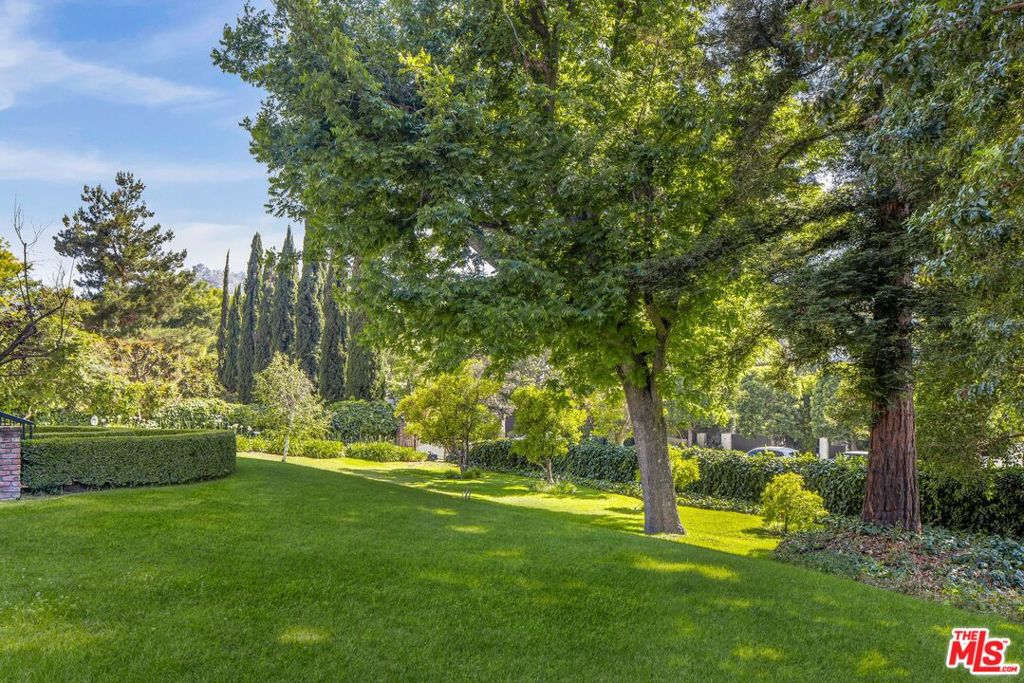 Properties 2 3734 Longridge Avenue