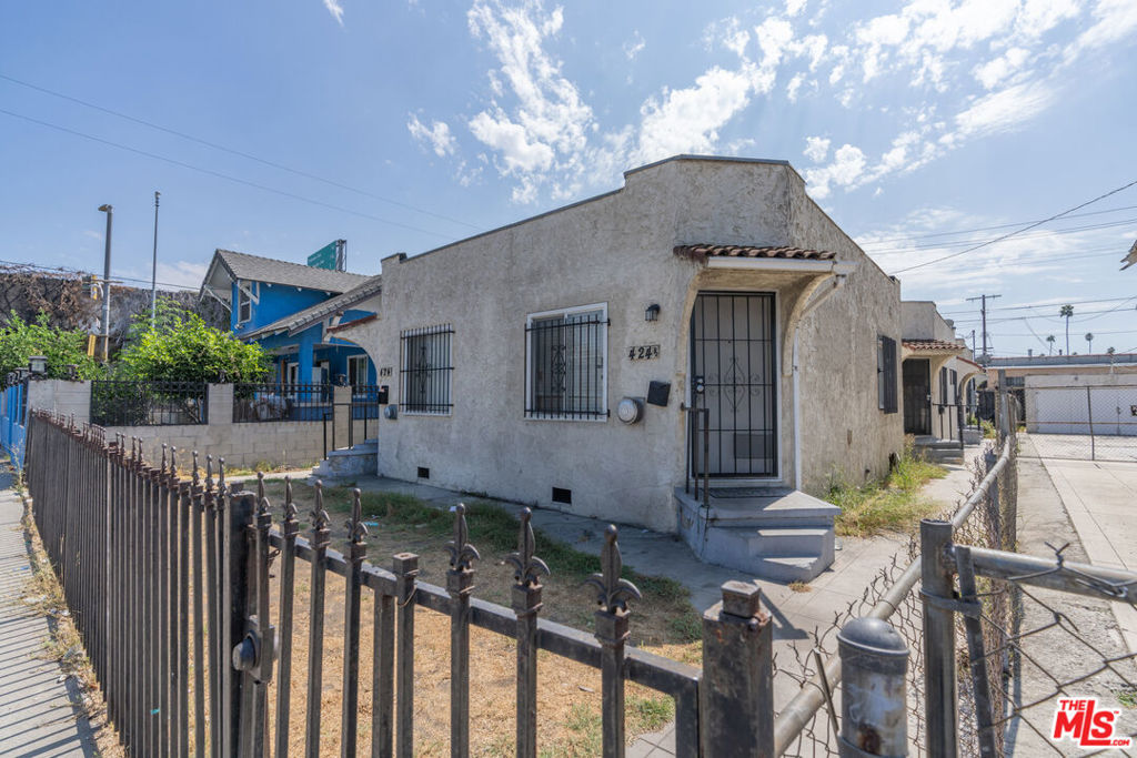 424 W Gage Avenue