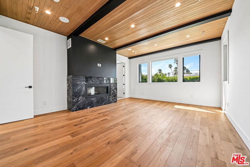 1037 Palms Boulevard