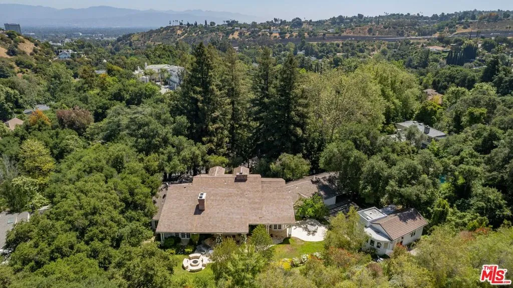 Encino, California 91436, United States, 5 Bedrooms Bedrooms, ,4 BathroomsBathrooms,Residential,Active,152458