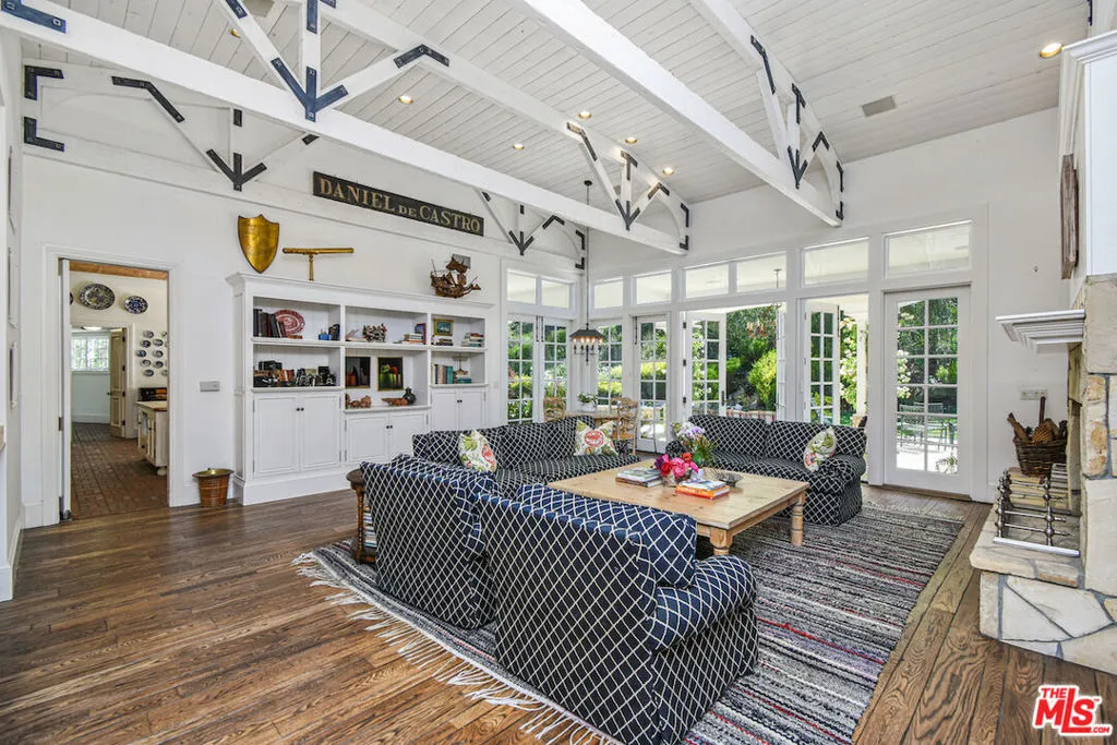 Encino, California 91436, United States, 5 Bedrooms Bedrooms, ,4 BathroomsBathrooms,Residential,Active,152458