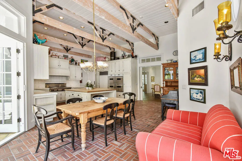 Encino, California 91436, United States, 5 Bedrooms Bedrooms, ,4 BathroomsBathrooms,Residential,Active,152458