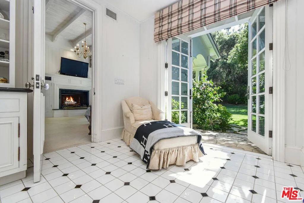 Encino, California 91436, United States, 5 Bedrooms Bedrooms, ,4 BathroomsBathrooms,Residential,Active,152458