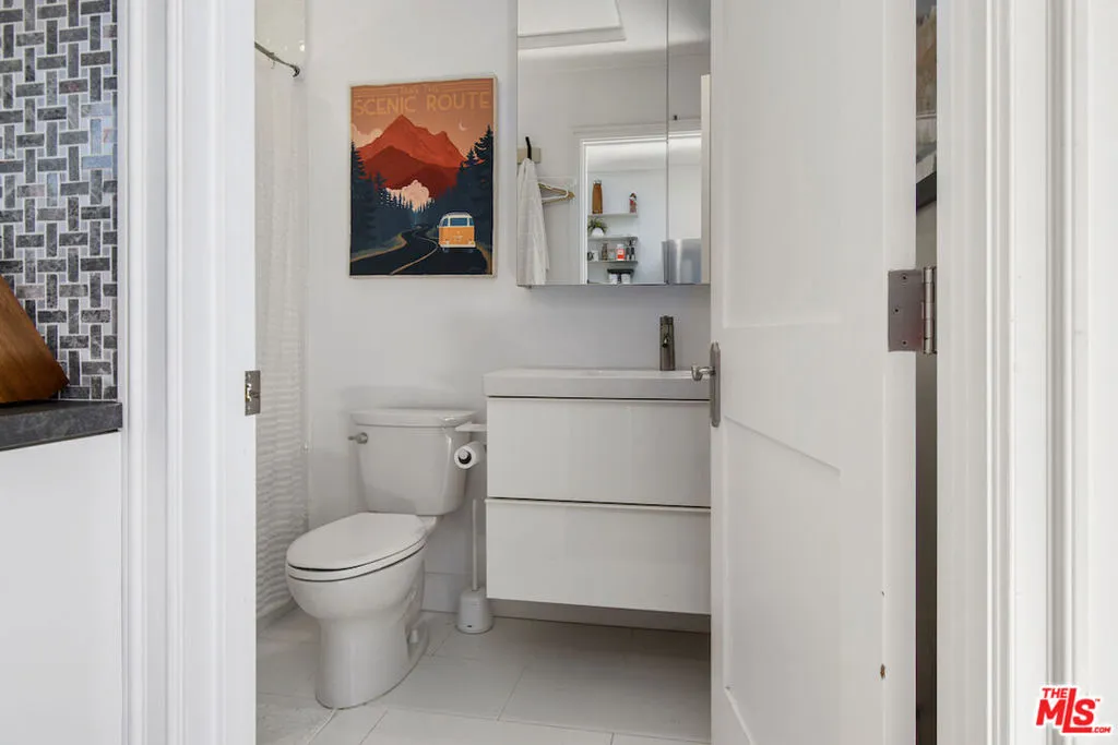 Encino, California 91436, United States, 5 Bedrooms Bedrooms, ,4 BathroomsBathrooms,Residential,Active,152458