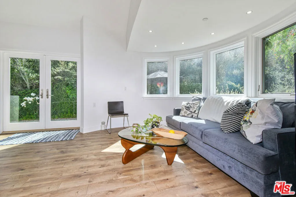 Encino, California 91436, United States, 5 Bedrooms Bedrooms, ,4 BathroomsBathrooms,Residential,Active,152458