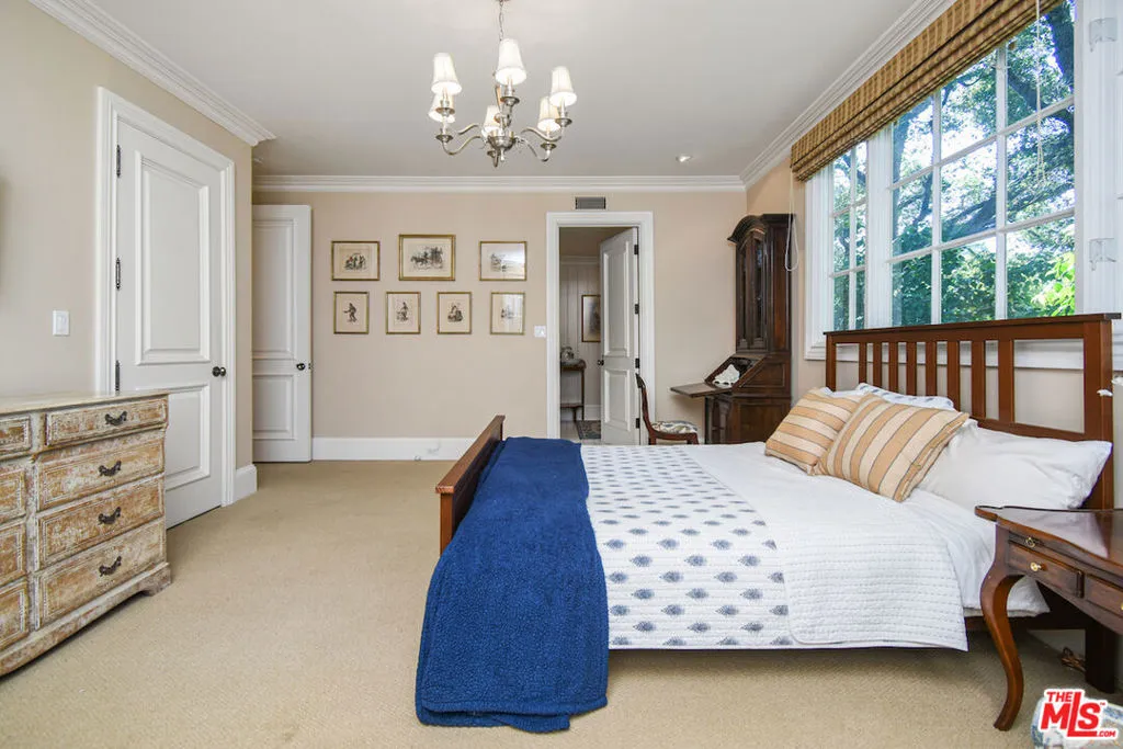 Encino, California 91436, United States, 5 Bedrooms Bedrooms, ,4 BathroomsBathrooms,Residential,Active,152458