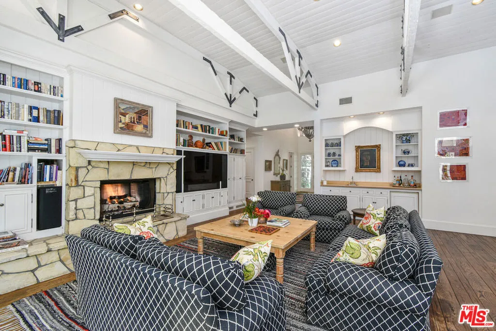 Encino, California 91436, United States, 5 Bedrooms Bedrooms, ,4 BathroomsBathrooms,Residential,Active,152458