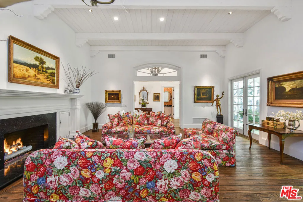 Encino, California 91436, United States, 5 Bedrooms Bedrooms, ,4 BathroomsBathrooms,Residential,Active,152458