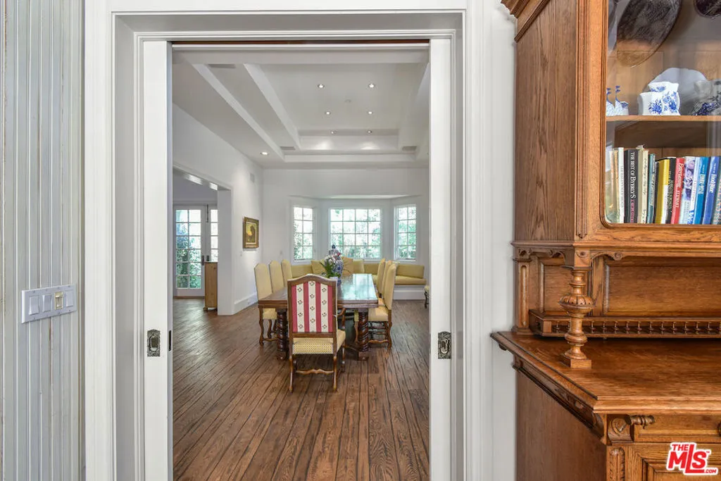 Encino, California 91436, United States, 5 Bedrooms Bedrooms, ,4 BathroomsBathrooms,Residential,Active,152458