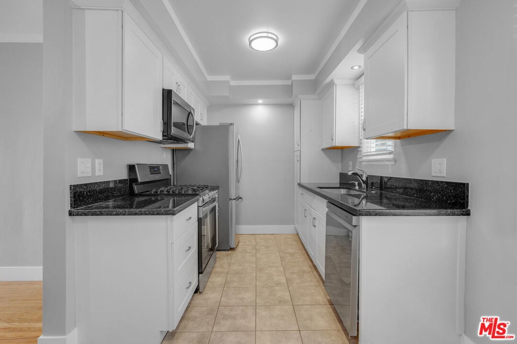 16144 W Sunset Boulevard 5