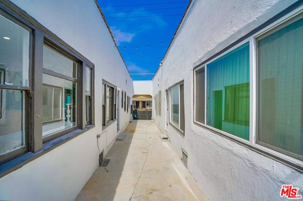 1208 Daisy Avenue