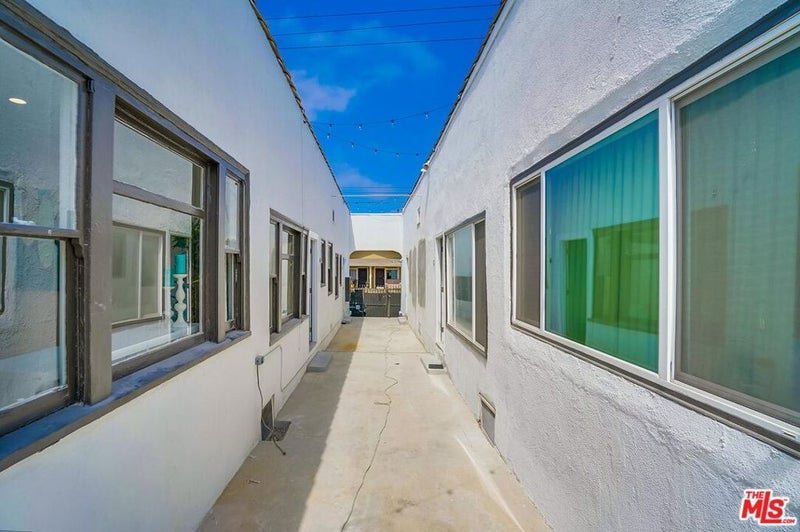 1208 Daisy Avenue