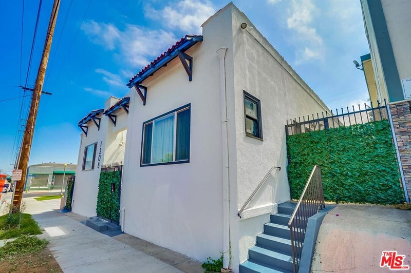1208 Daisy Avenue