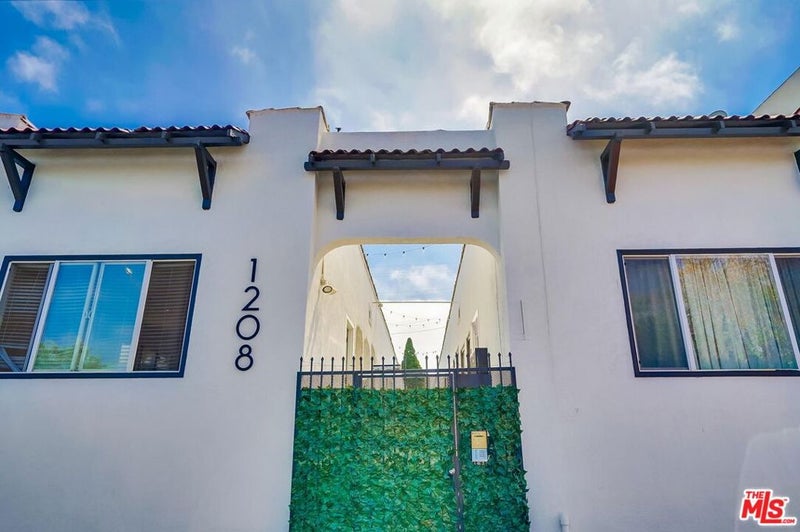 1208 Daisy Avenue