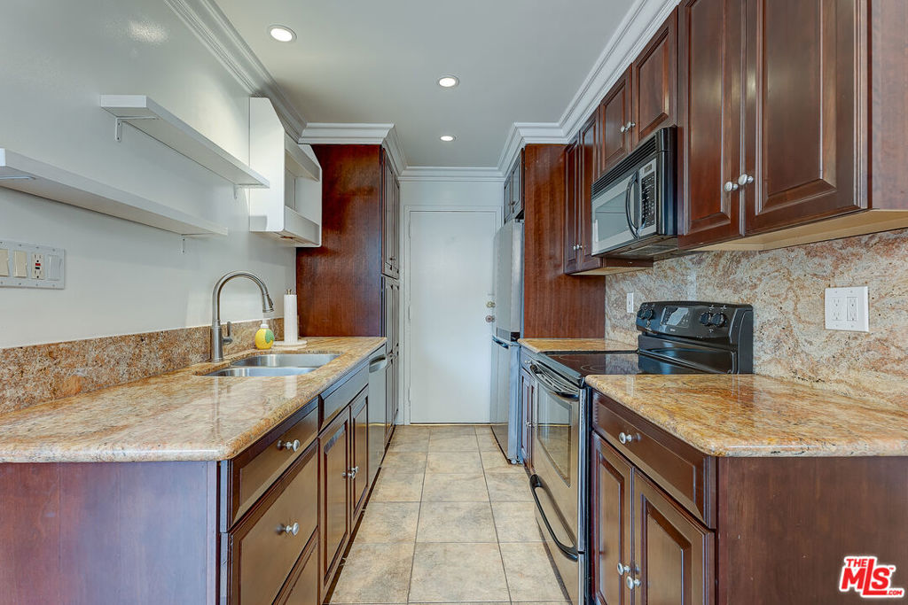 100 S Doheny Drive 223