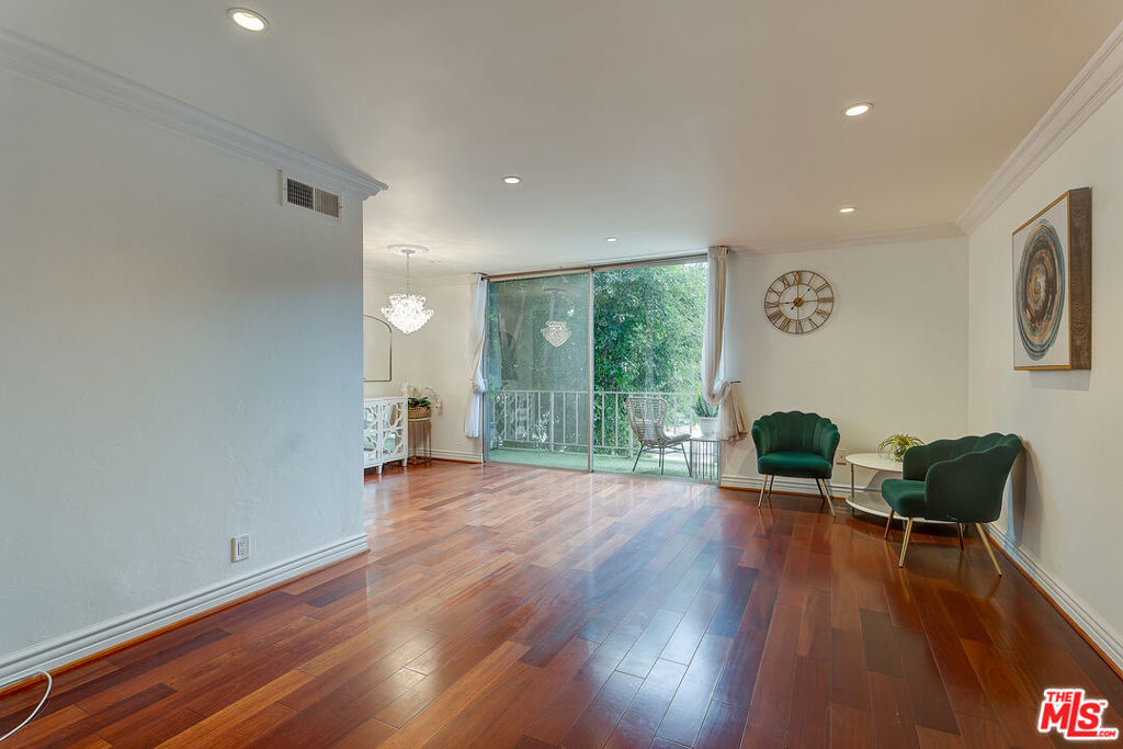 100 S Doheny Drive 223