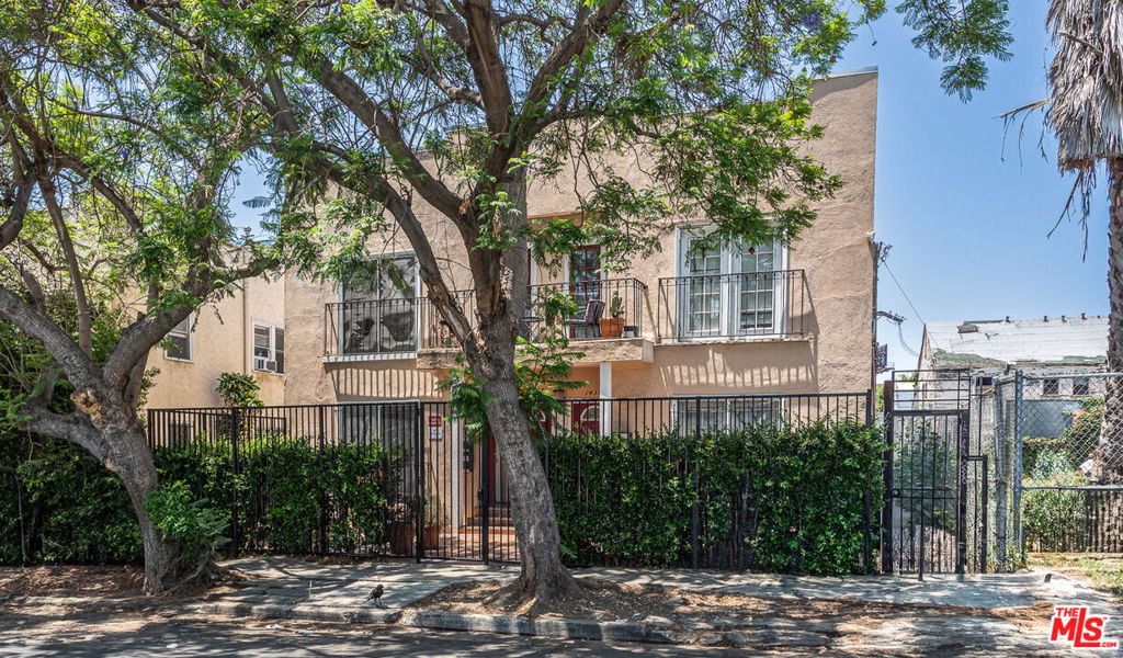 1435 N Las Palmas Avenue