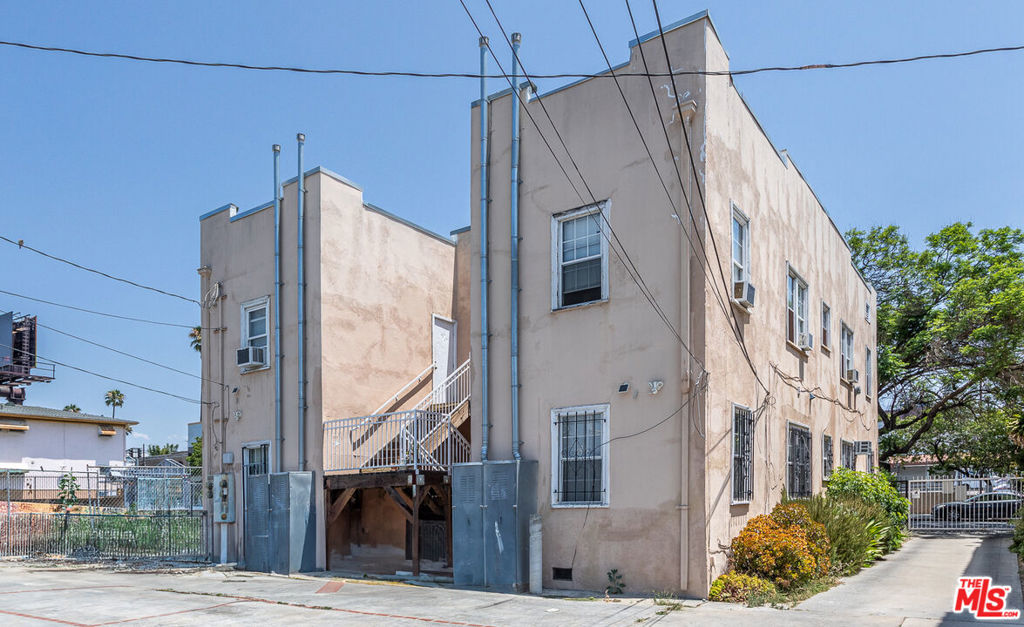 1435 N Las Palmas Avenue