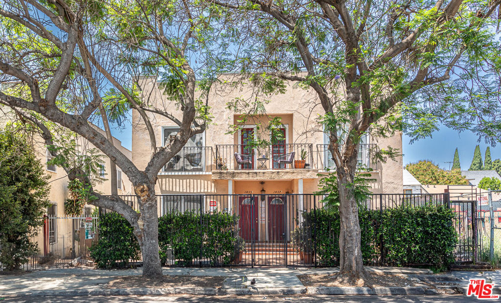 1435 N Las Palmas Avenue