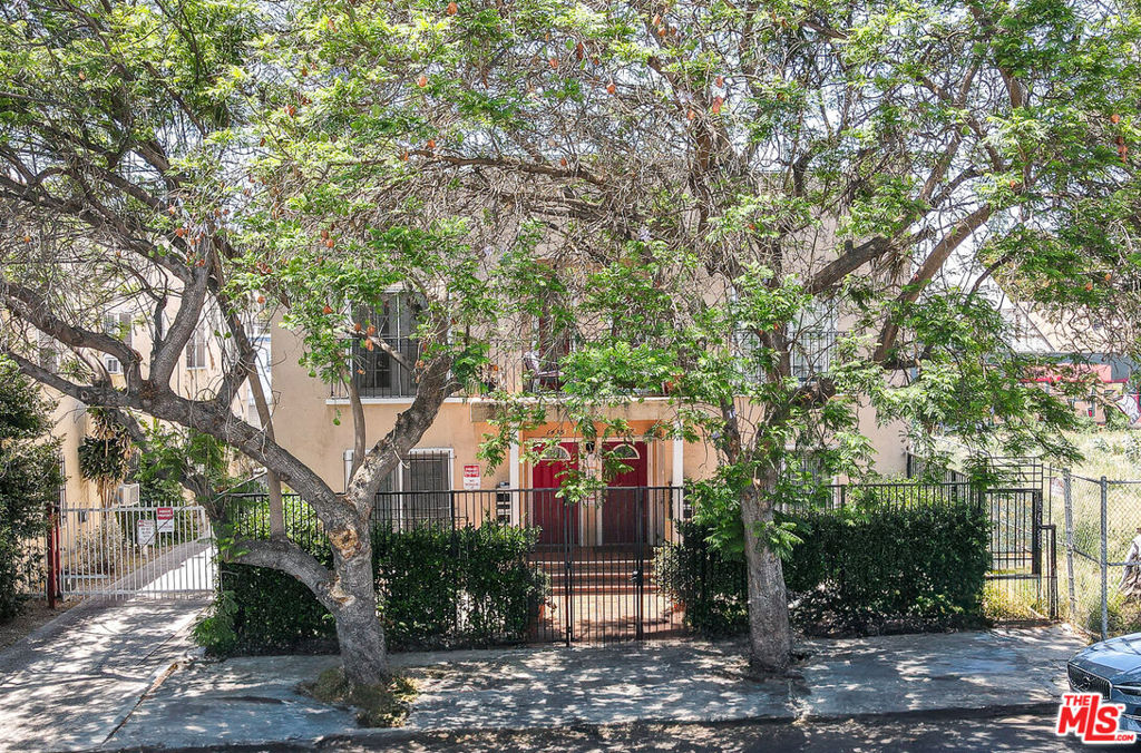 1435 N Las Palmas Avenue