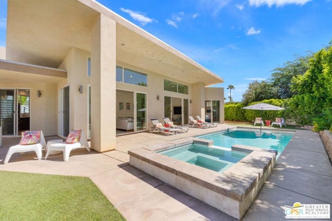 Photo of 2461 N Junipero Avenue, Palm Springs, CA 92262 (MLS # 26994307PS)