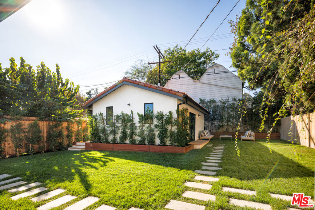913 S Mullen Avenue