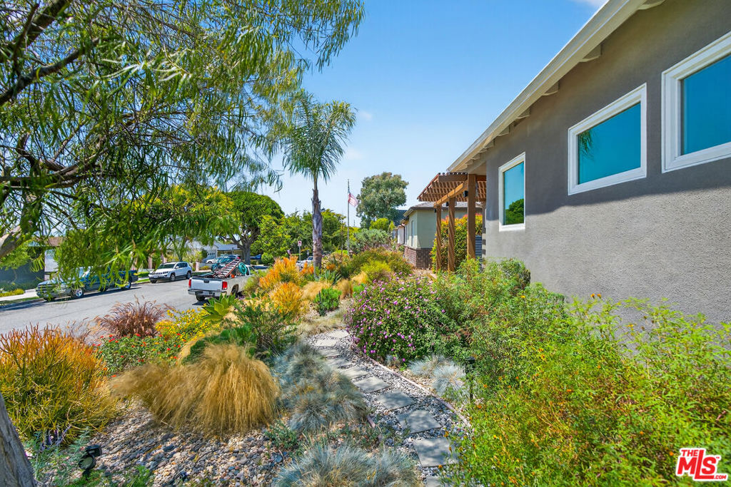 Properties 1 2121 Marine Street