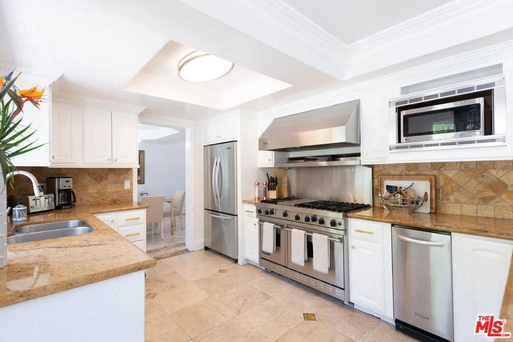 Calabasas, California 91302, United States, 4 Bedrooms Bedrooms, ,3 BathroomsBathrooms,Residential,Active,159574