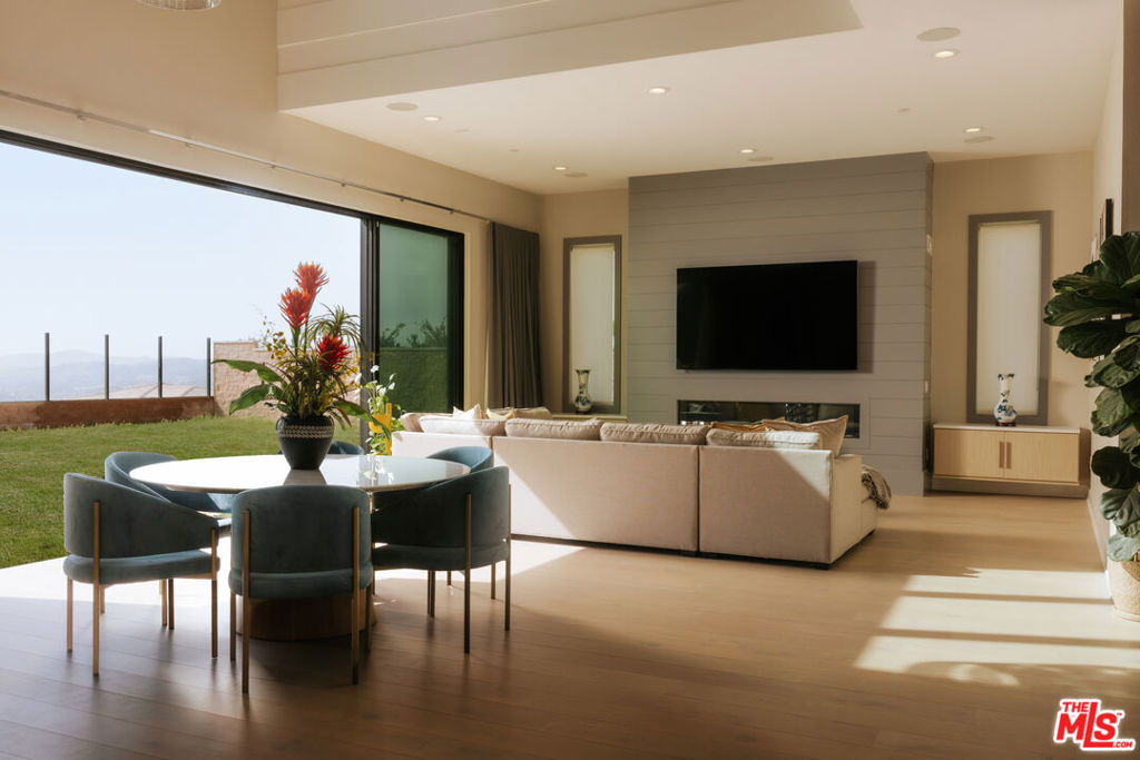 11773 N Greenwood Drive