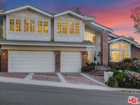 Photo of 6111 County Oak Road, Woodland Hills, CA 91367 (MLS # 26853031)