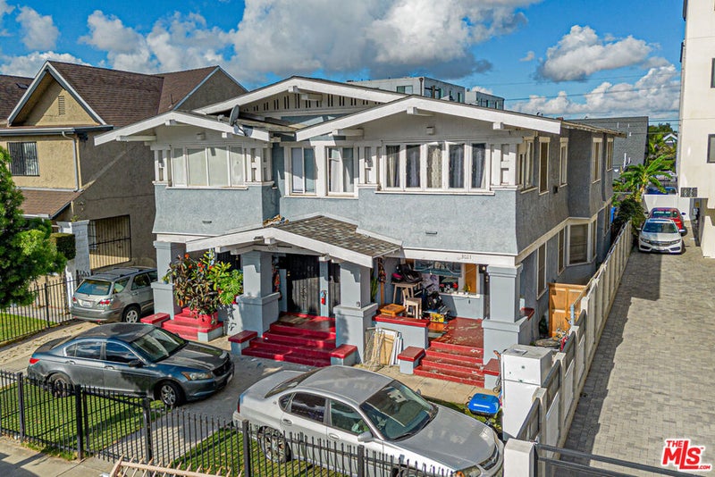 3021 Kenwood Avenue