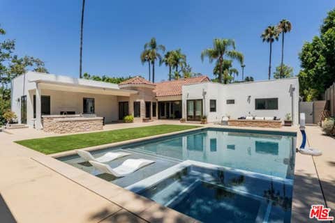 Photo of 17520 Embassy Drive, Encino, CA 91316 (MLS # 26852773)