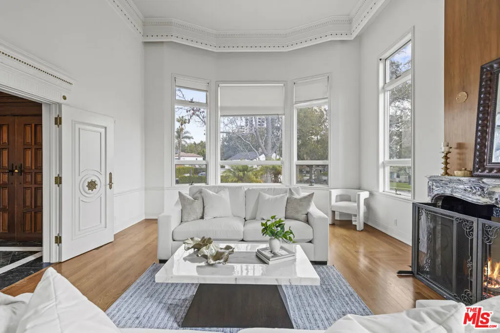 Los Angeles, California 90024, United States, 5 Bedrooms Bedrooms, ,6 BathroomsBathrooms,Residential,Active,210201