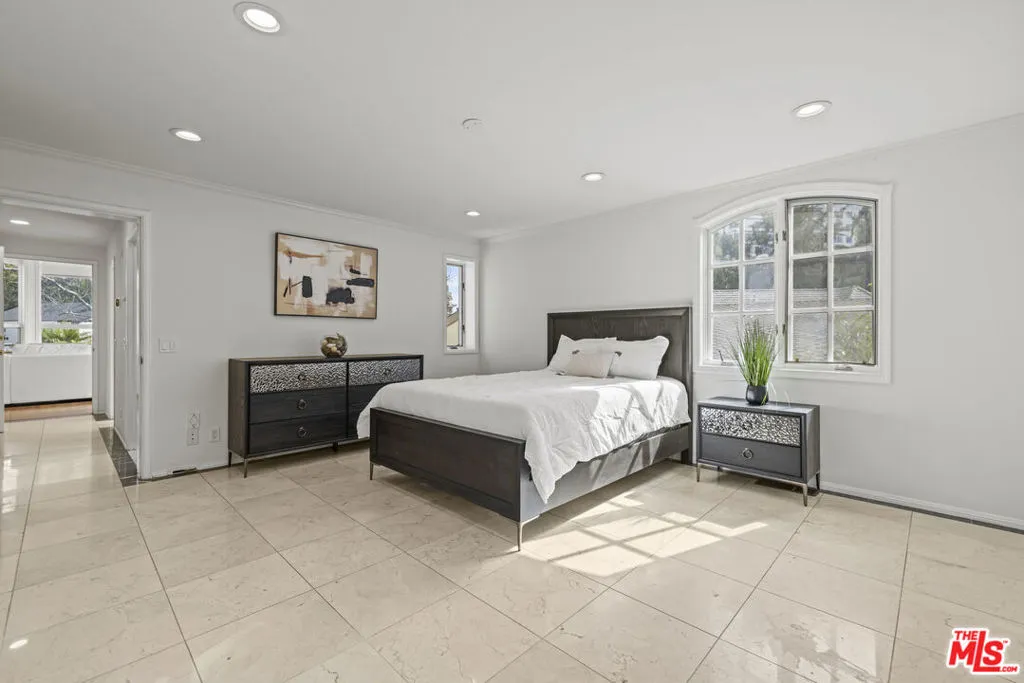 Los Angeles, California 90024, United States, 5 Bedrooms Bedrooms, ,6 BathroomsBathrooms,Residential,Active,210201