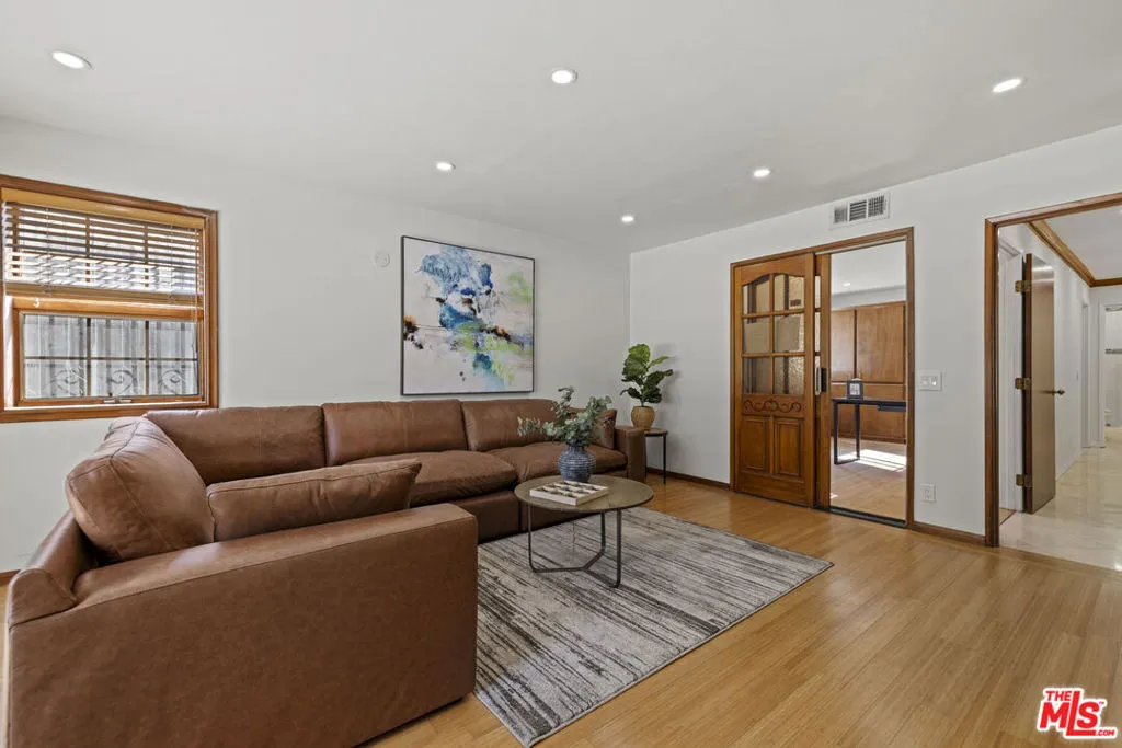 Los Angeles, California 90024, United States, 5 Bedrooms Bedrooms, ,6 BathroomsBathrooms,Residential,Active,210201