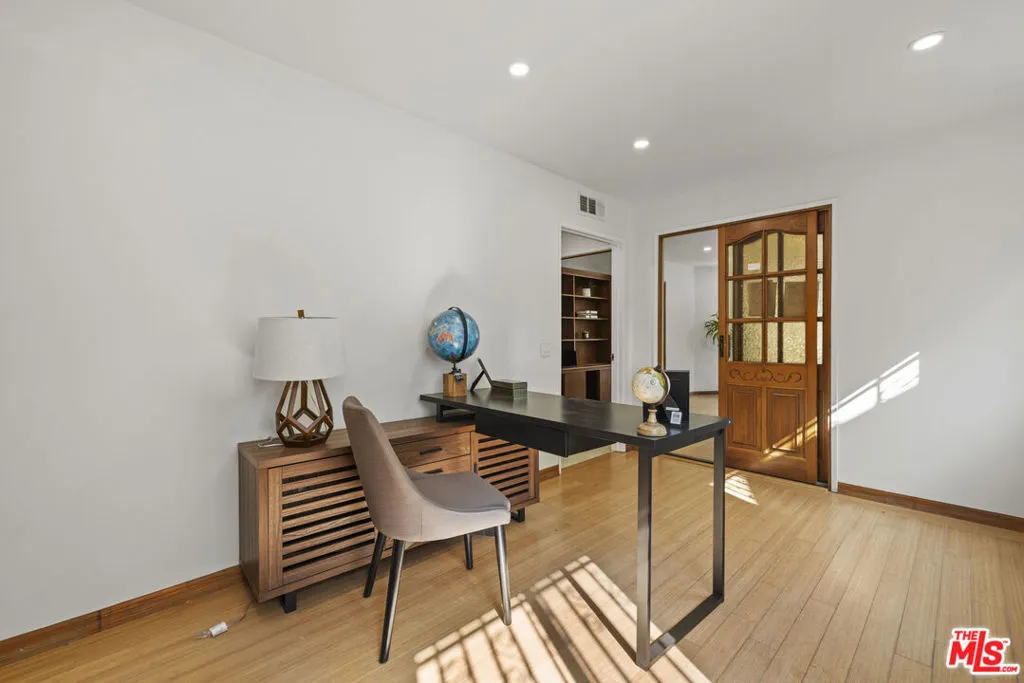 Los Angeles, California 90024, United States, 5 Bedrooms Bedrooms, ,6 BathroomsBathrooms,Residential,Active,210201