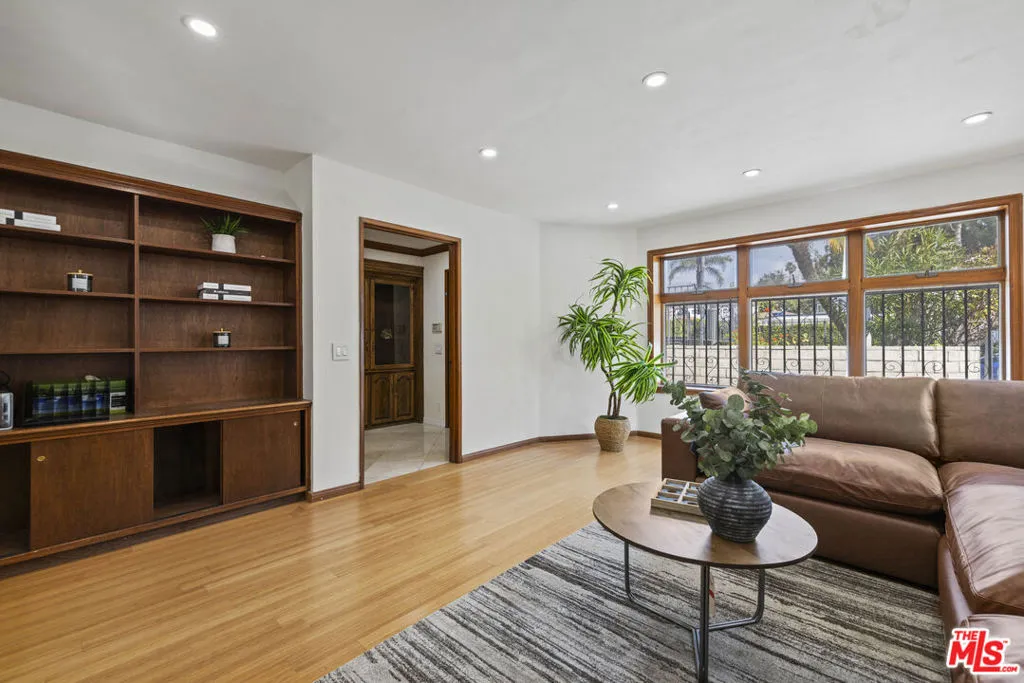 Los Angeles, California 90024, United States, 5 Bedrooms Bedrooms, ,6 BathroomsBathrooms,Residential,Active,210201