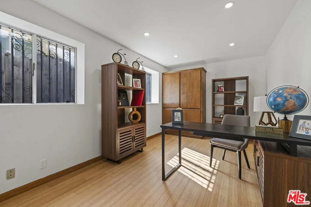 Los Angeles, California 90024, United States, 5 Bedrooms Bedrooms, ,6 BathroomsBathrooms,Residential,Active,210201