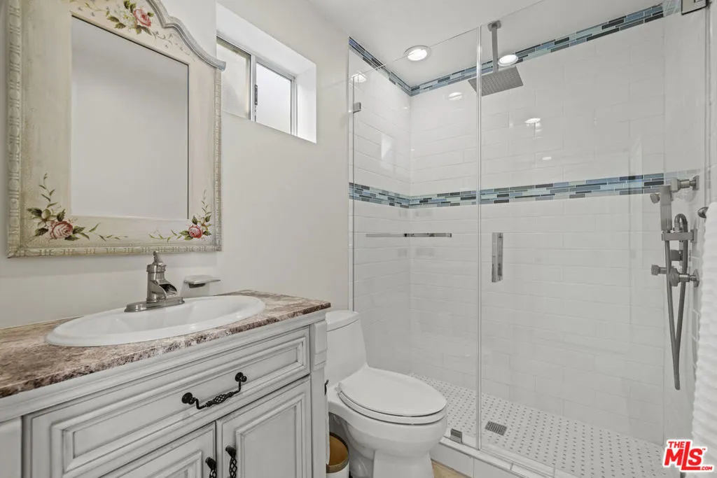 Los Angeles, California 90024, United States, 5 Bedrooms Bedrooms, ,6 BathroomsBathrooms,Residential,Active,210201