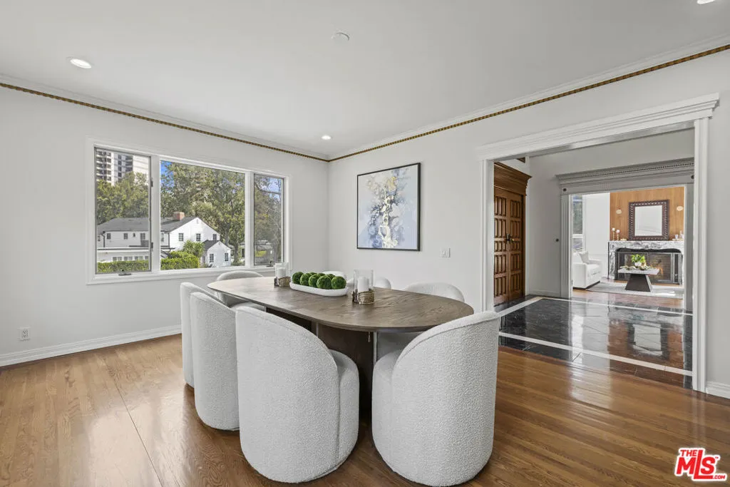 Los Angeles, California 90024, United States, 5 Bedrooms Bedrooms, ,6 BathroomsBathrooms,Residential,Active,210201