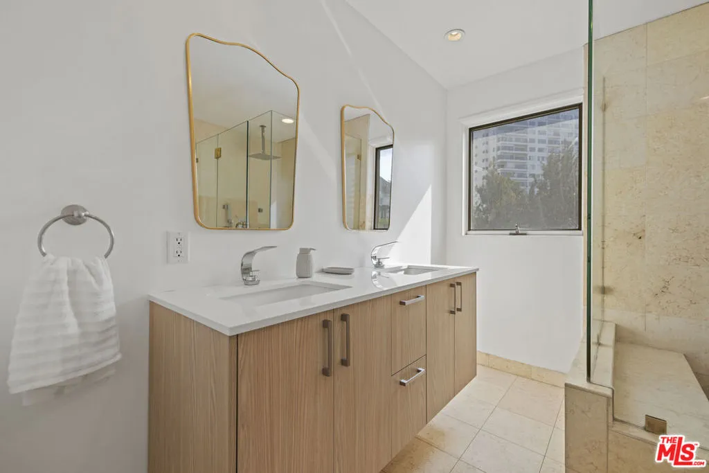 Los Angeles, California 90024, United States, 5 Bedrooms Bedrooms, ,6 BathroomsBathrooms,Residential,Active,210201