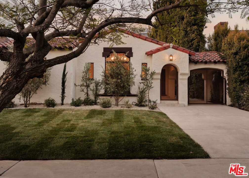 6255 Del Valle Drive