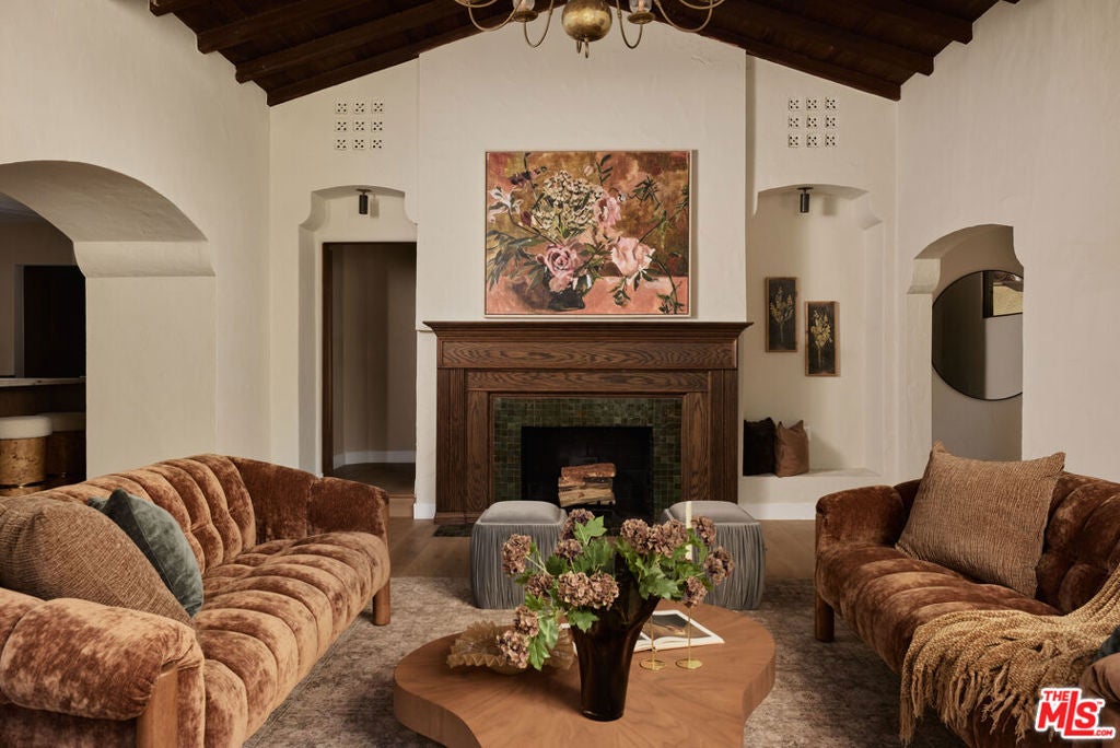 6255 Del Valle Drive