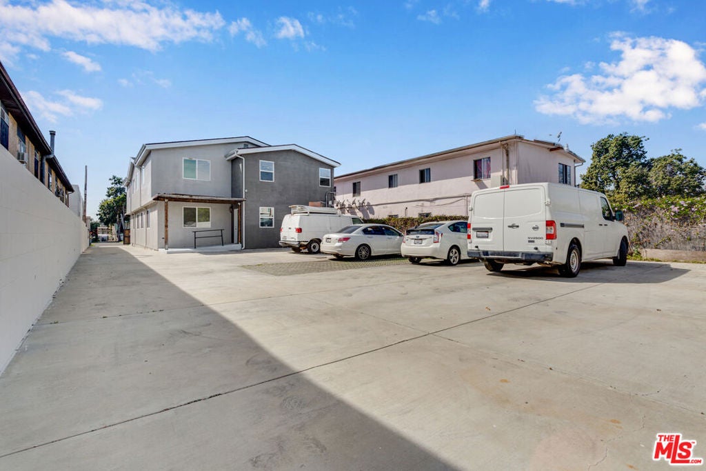 231 E 25th Street