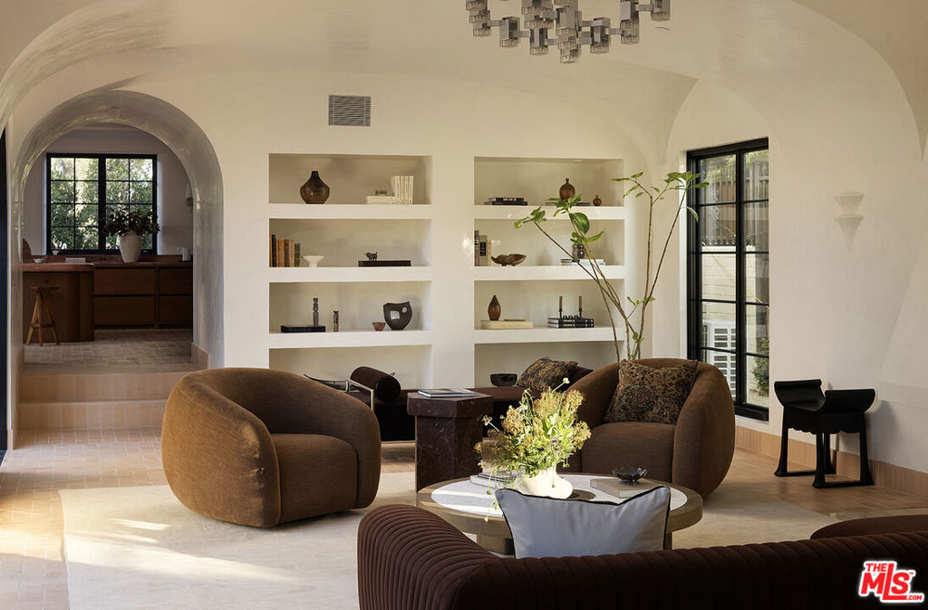 Properties 3 2720 Glendower Avenue