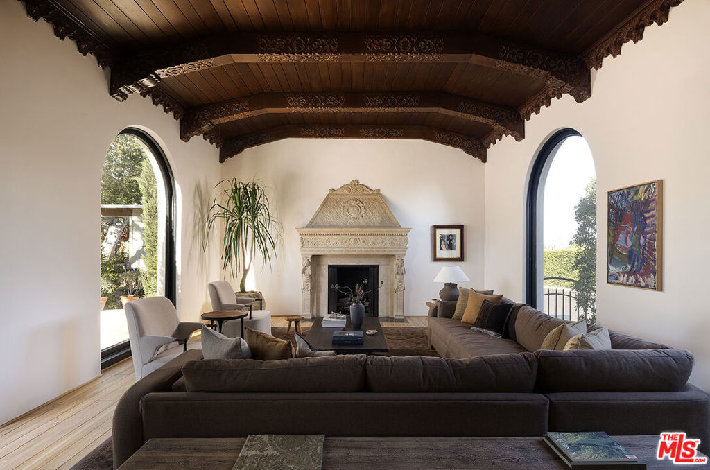 Properties 4 2720 Glendower Avenue