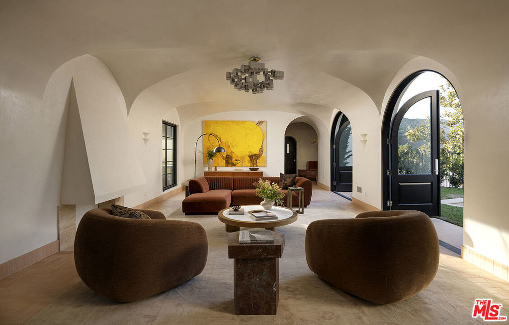 Properties 1 2720 Glendower Avenue